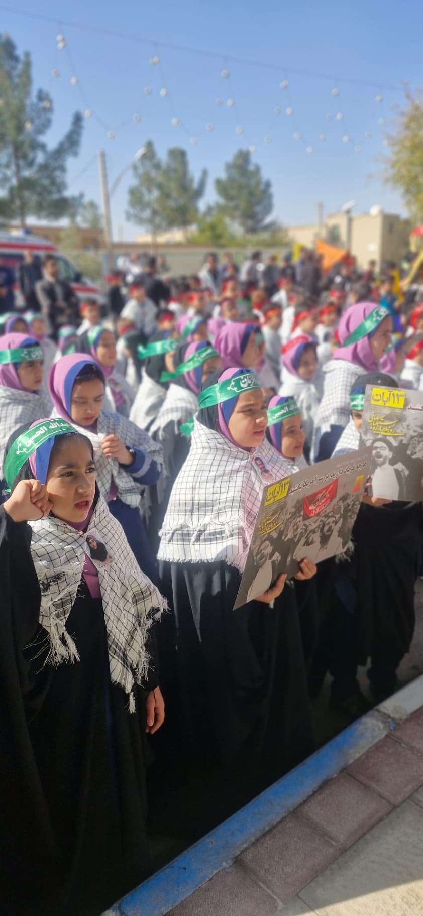 ۱۳آبان روز دانش آموز مبارک باد.