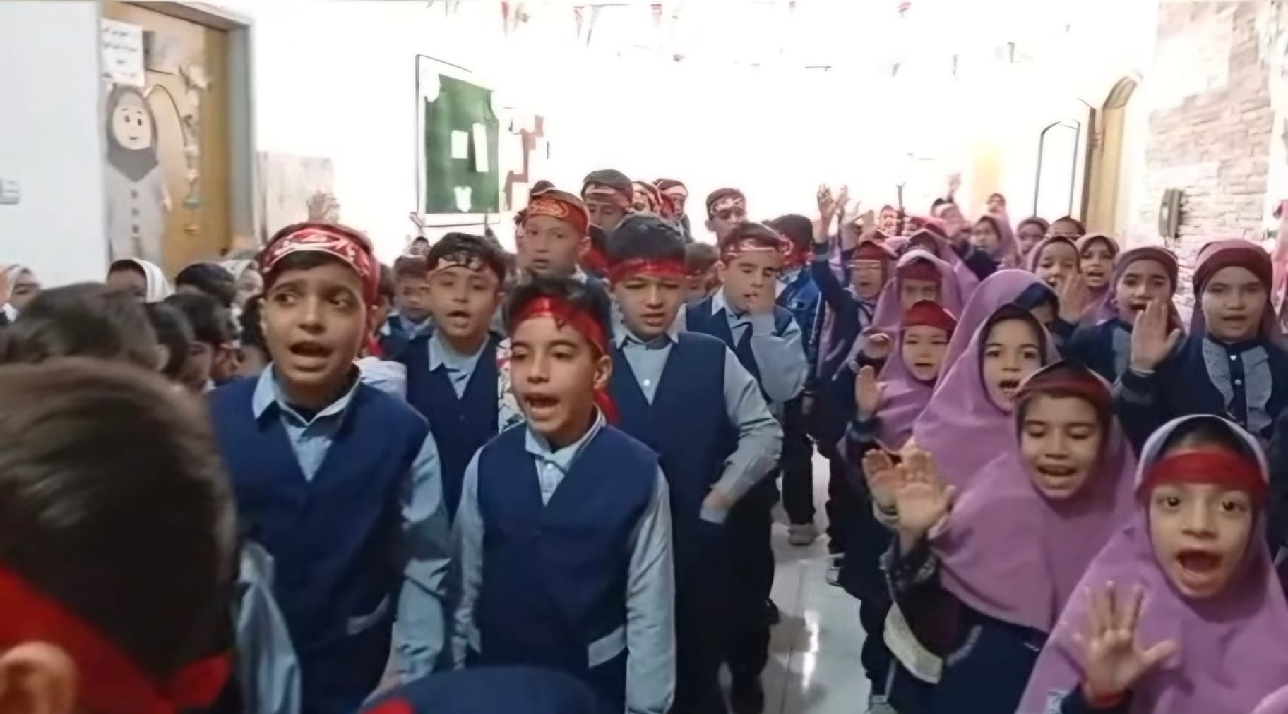 نمایشگاه دهه فجروزدن زنگ انقلاب وصبحانه وحدت انقلابی