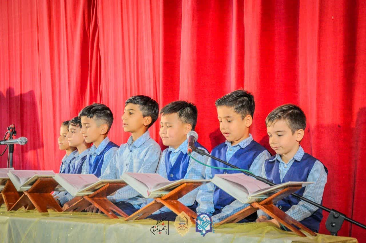جشن پایان سال تحصیلی ۱۴۰۴_۱۴۰۳ در تالار فرهنگیان اصفهان